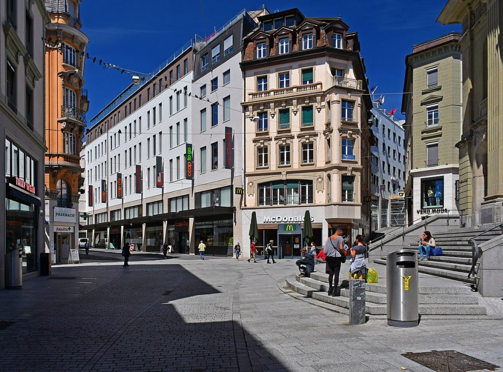 Vue de la Place du 14‑Juin à Lausanne, quartier urbain du canton de Vaud en Suisse romande